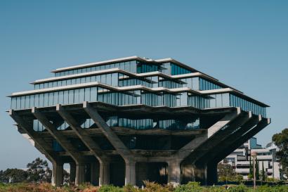 UCSDのランドマークであるガイゼル図書館