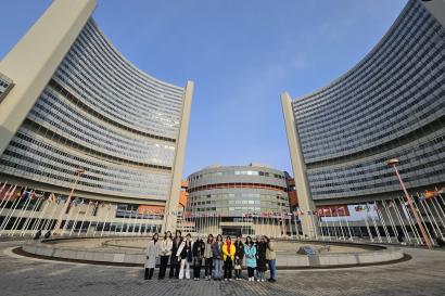 A group of SAF China students outside the UN Building in Vienna