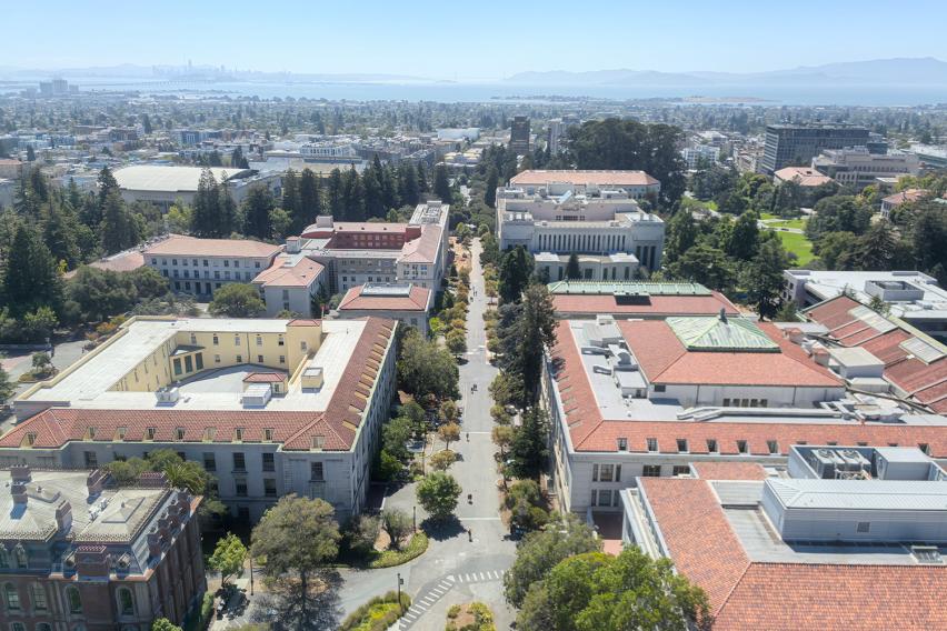 萨瑟塔俯瞰加州大学伯克利分校校园