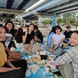 IES和SAF学生在首尔汉江边聚会