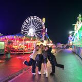 ドイツの遊園地で友人たちと撮影