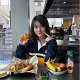 孙同学在伯克利大学餐厅