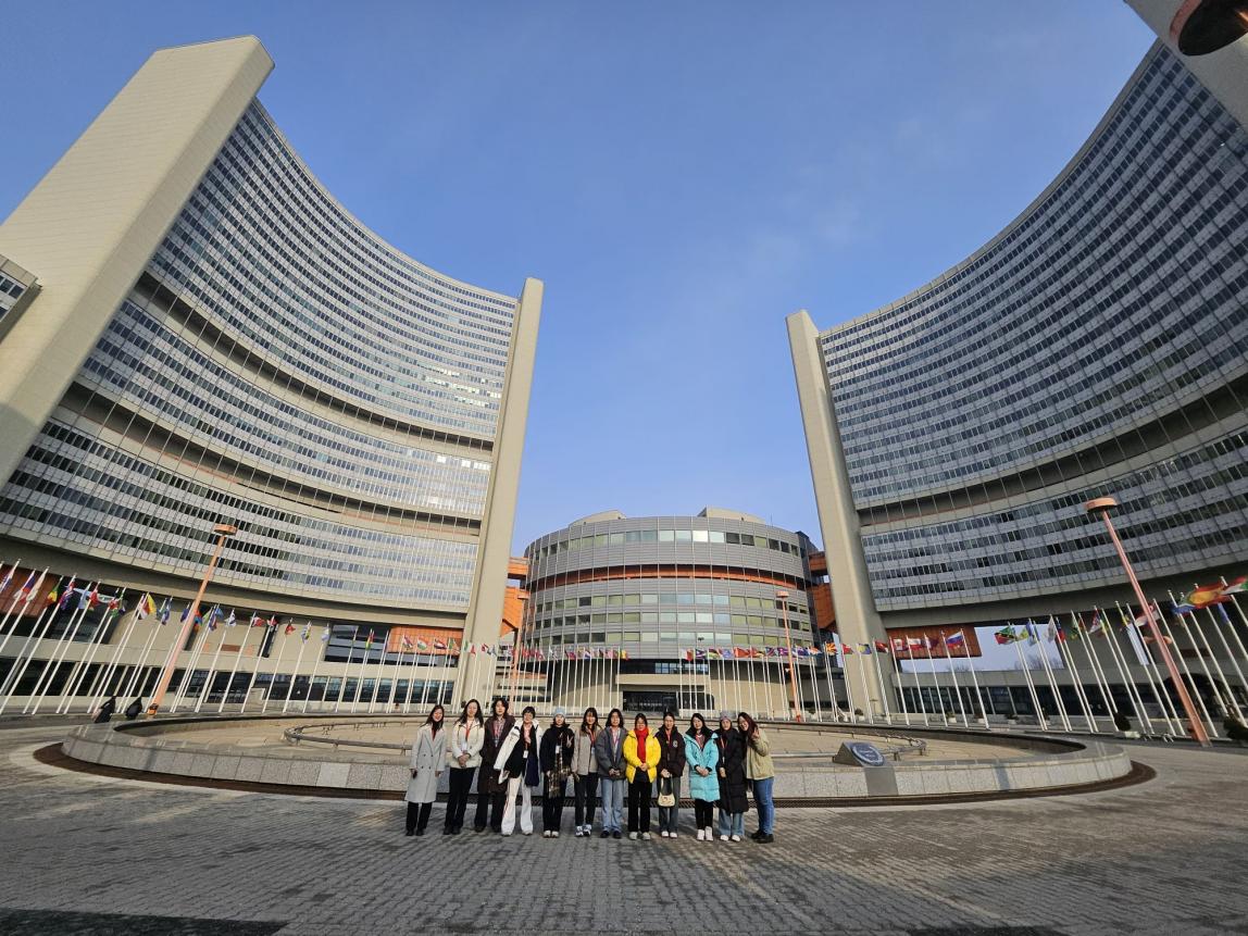 A group of SAF China students outside the UN Building in Vienna