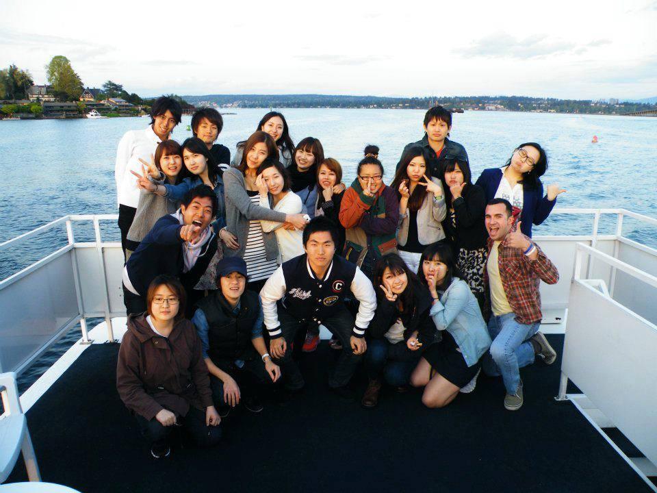 Zach与华盛顿大学学生合影