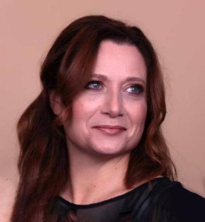 Headshot of Laura Carrera.