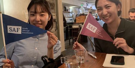 多伦多大学的学生与SAF主任Lucia You共进午餐