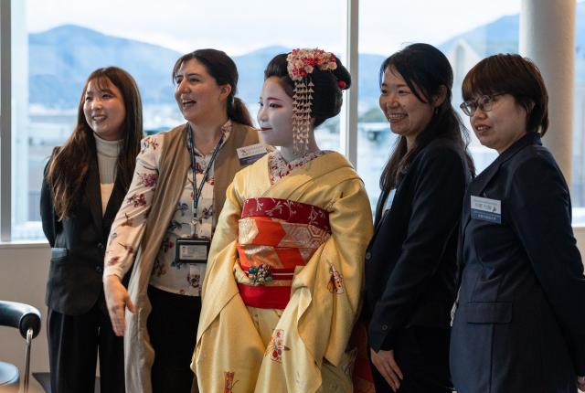 Commemorative photo with maiko at the SAF Annual Meeting
