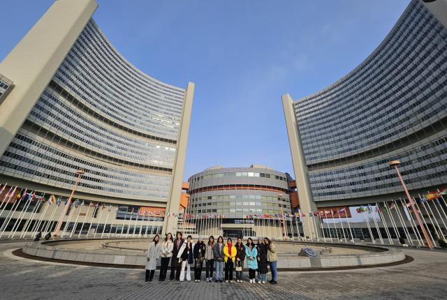 A group of SAF China students outside the UN Building in Vienna