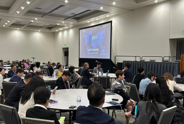 SAF总部IES Global 全球合作伙伴发展资深副总裁 Carol Carmody 在 NAFSA 会议上做主旨演讲