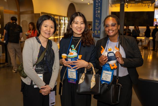 NAFSA 2025年会上的25周年吉祥物Saffy