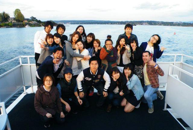 Zach与华盛顿大学学生合影