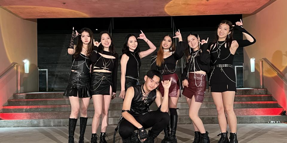大会優勝をきめたダンスチームのみんなで