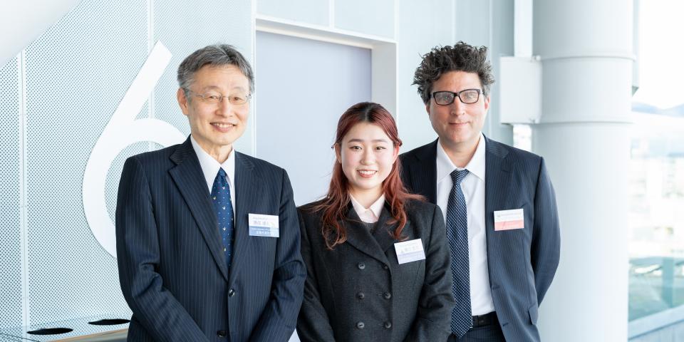 京都外国语大学的学生、在SAF年会上发言的Kurozumi教授和Brett