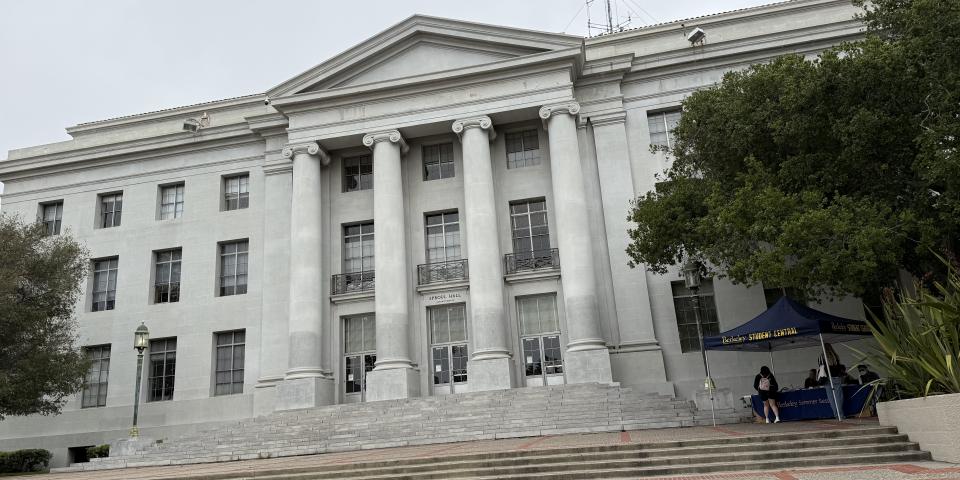 补办学生卡的Sproul Hall