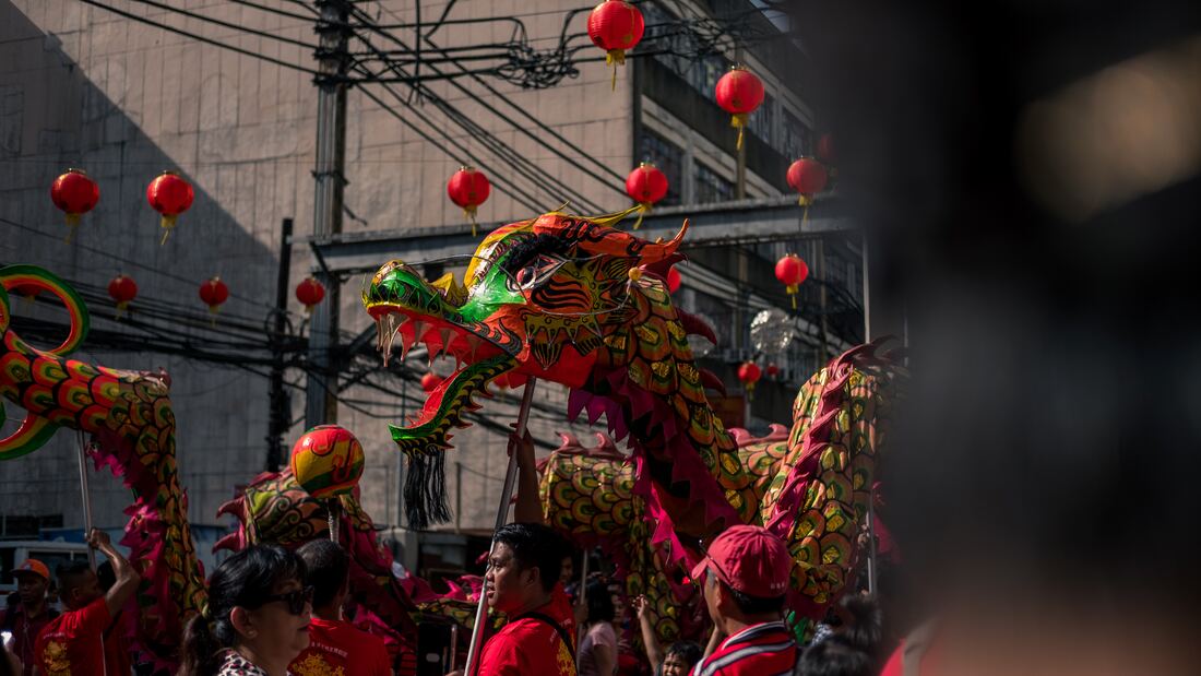 dragon dancing for chinese new year in america